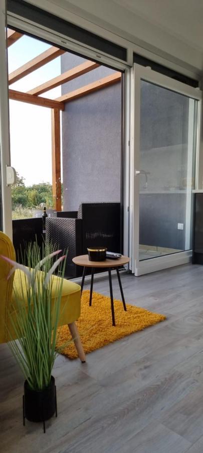Yellow Dream Murvica  Exterior photo